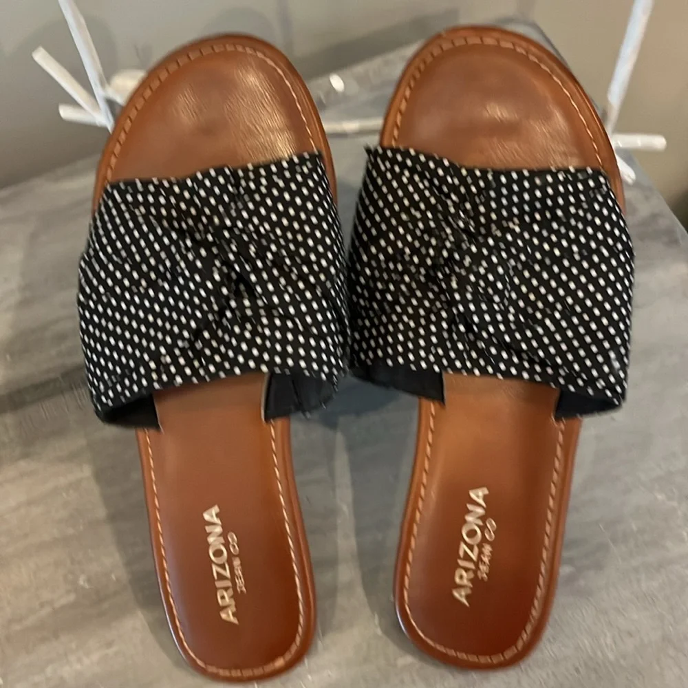 Black with White Polka Dot Flat Sandals Size 7